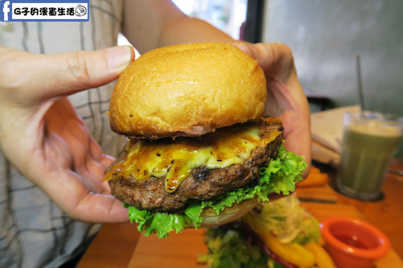 堅果焦糖牛肉漢堡 小廚房 kitchenette CAFE