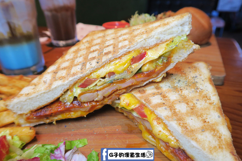 帕里尼壓餅-辣味醃製雞腿 小廚房 kitchenette CAFE