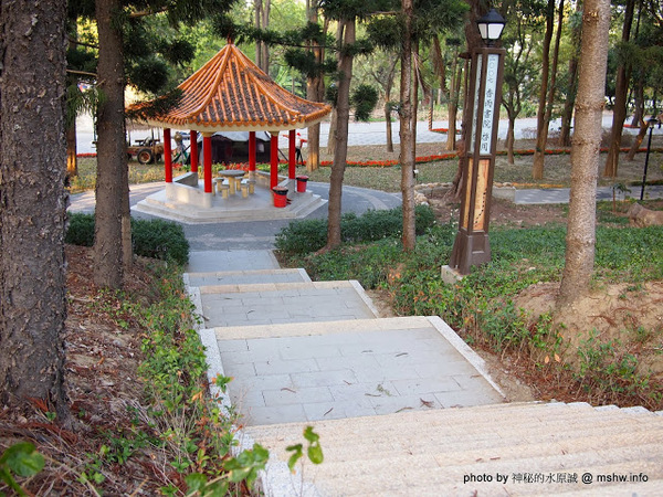 佳里中山公園(2013台南百花祭)：【景點】台南佳里中山公園@2014台南百花祭 : 花沒想像中的多,但還蠻適合散步的囉!