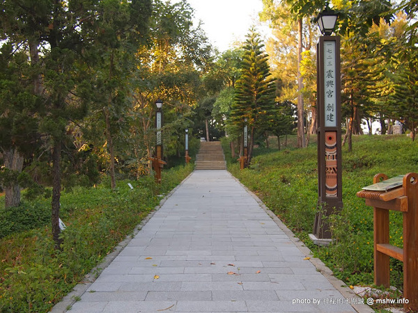 佳里中山公園(2013台南百花祭)：【景點】台南佳里中山公園@2014台南百花祭 : 花沒想像中的多,但還蠻適合散步的囉!