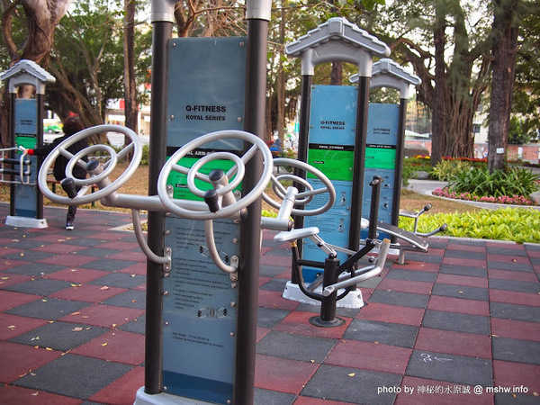 佳里中山公園(2013台南百花祭)：【景點】台南佳里中山公園@2014台南百花祭 : 花沒想像中的多,但還蠻適合散步的囉!