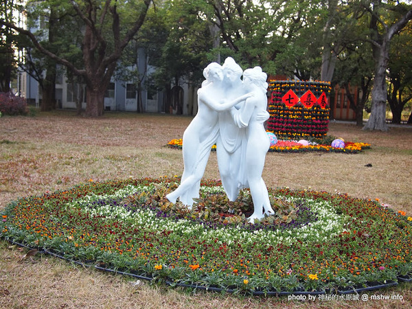 佳里中山公園(2013台南百花祭)：【景點】台南佳里中山公園@2014台南百花祭 : 花沒想像中的多,但還蠻適合散步的囉!
