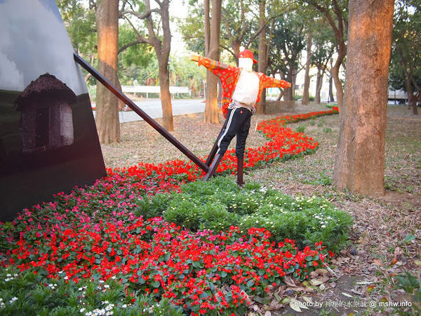 佳里中山公園(2013台南百花祭)：【景點】台南佳里中山公園@2014台南百花祭 : 花沒想像中的多,但還蠻適合散步的囉!