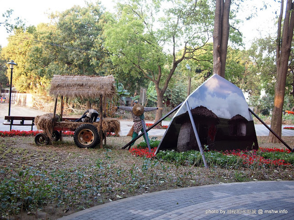 佳里中山公園(2013台南百花祭)：【景點】台南佳里中山公園@2014台南百花祭 : 花沒想像中的多,但還蠻適合散步的囉!