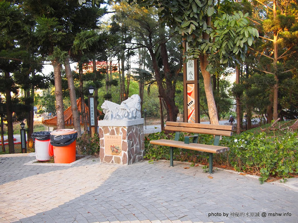 佳里中山公園(2013台南百花祭)：【景點】台南佳里中山公園@2014台南百花祭 : 花沒想像中的多,但還蠻適合散步的囉!