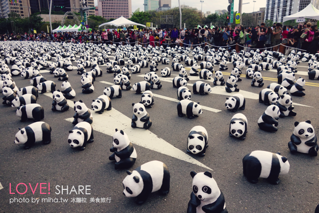台北 ▌超萌紙貓熊特展「熊貓世界之旅」在台北市民廣場 捷運市府站2號出口