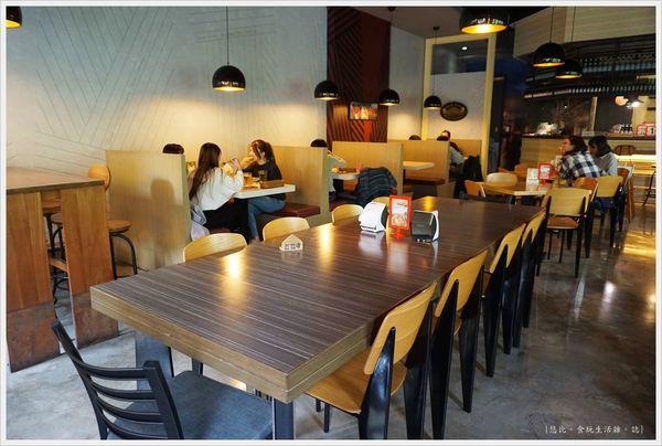 奧勒美特-28-店內座位.JPG