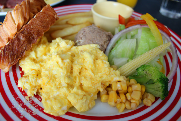 Lazy Bones懶骨頭美式早午餐：[台南]好飽好飽的美式早午餐 Lazy Bones 懶骨頭