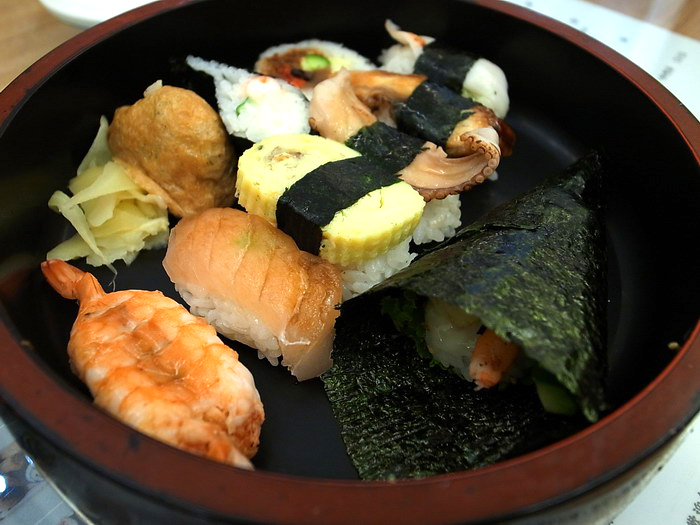 『食記』高雄鼓山。魚仔壽司魚湯店，平價日本料理