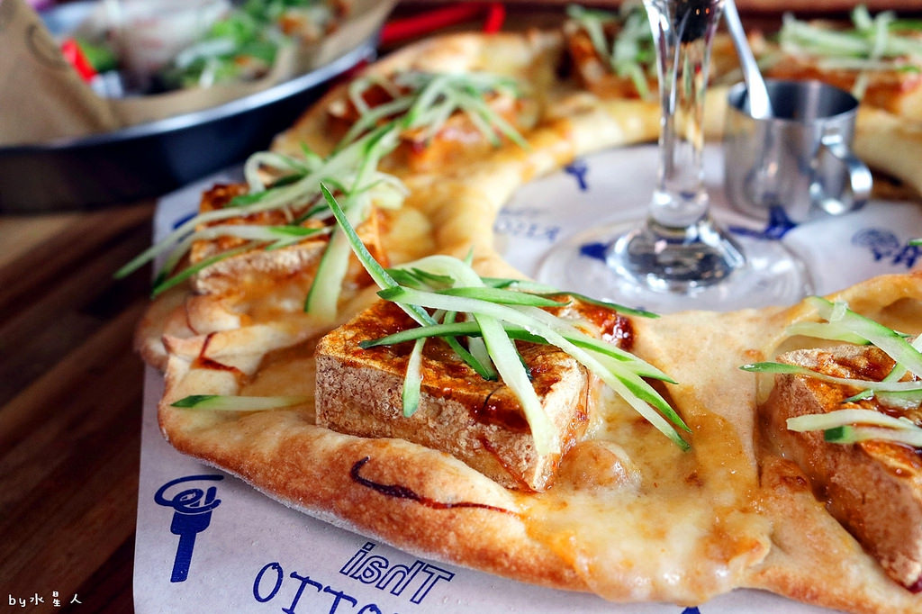 披薩工廠公益店｜價格親民份量多，超狂臭豆腐披薩登場，創意口味無極限