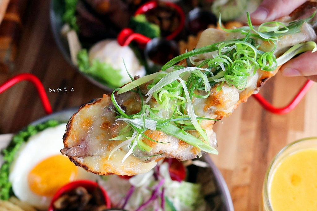 披薩工廠公益店｜價格親民份量多，超狂臭豆腐披薩登場，創意口味無極限