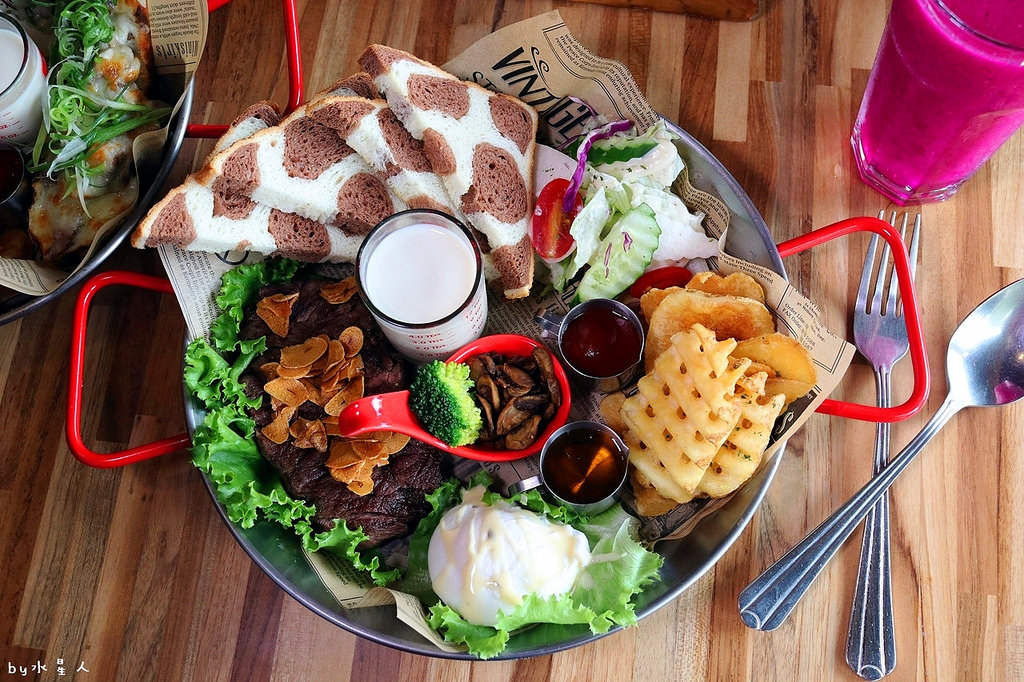 披薩工廠公益店｜價格親民份量多，超狂臭豆腐披薩登場，創意口味無極限