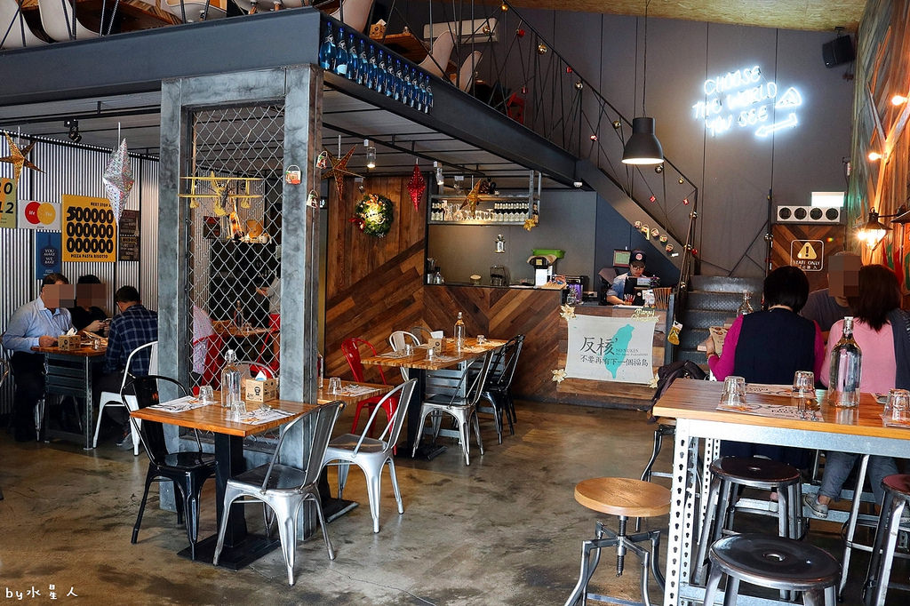 披薩工廠公益店｜價格親民份量多，超狂臭豆腐披薩登場，創意口味無極限