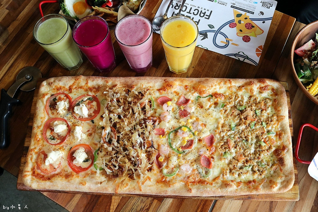 披薩工廠公益店｜價格親民份量多，超狂臭豆腐披薩登場，創意口味無極限