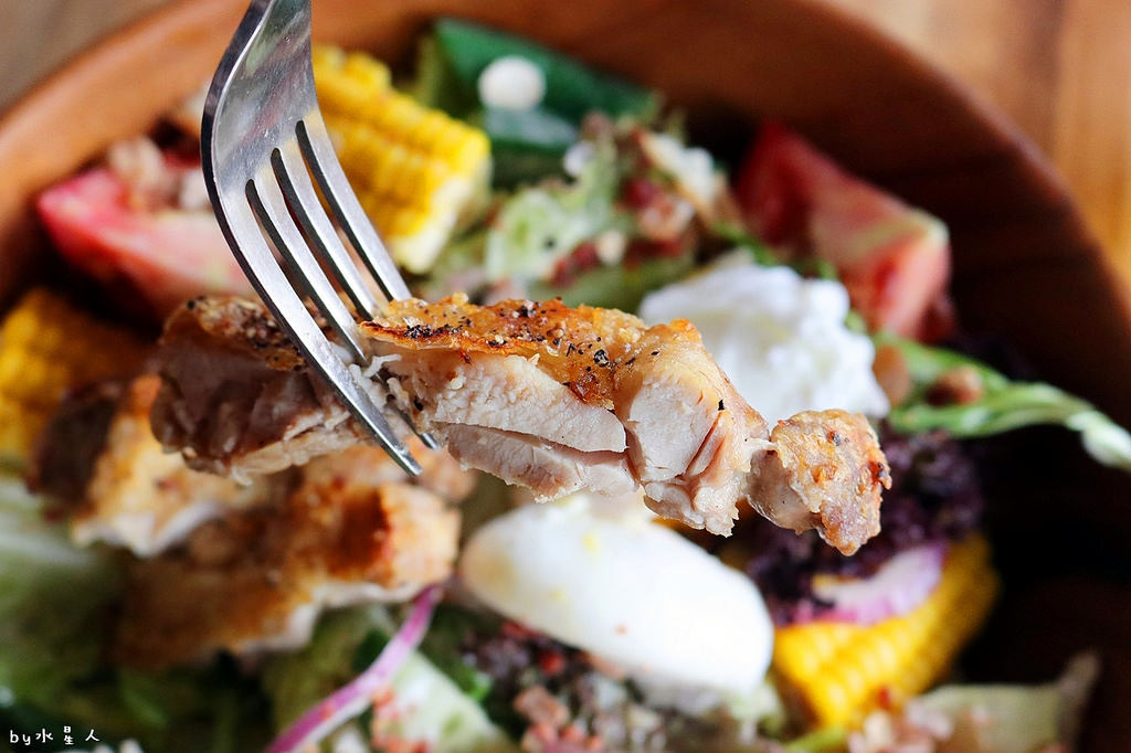 披薩工廠公益店｜價格親民份量多，超狂臭豆腐披薩登場，創意口味無極限