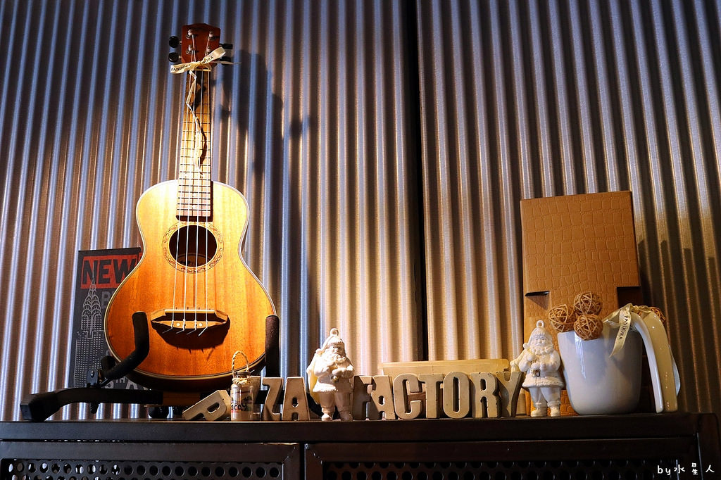 披薩工廠公益店｜價格親民份量多，超狂臭豆腐披薩登場，創意口味無極限