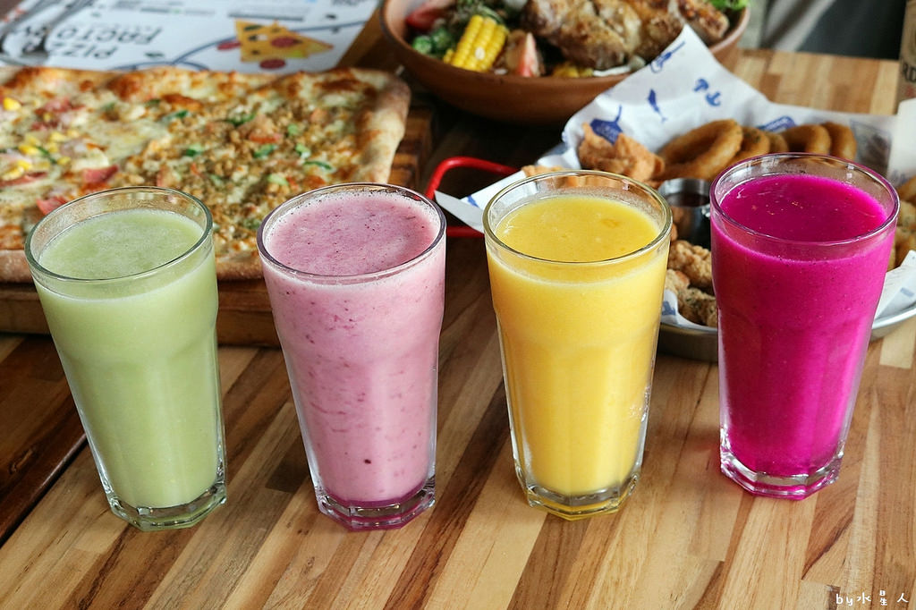 披薩工廠公益店｜價格親民份量多，超狂臭豆腐披薩登場，創意口味無極限