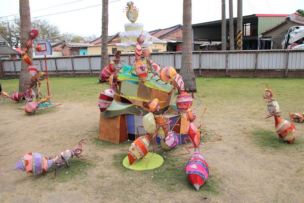 學甲蜀葵花季:【台南景點】學甲蜀葵花季~過港子風華再現/LOVE造景/蜀葵花海/三合院矮房彩繪和創意布置