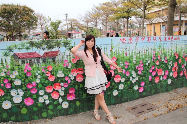 學甲蜀葵花季:【台南景點】學甲蜀葵花季~過港子風華再現/LOVE造景/蜀葵花海/三合院矮房彩繪和創意布置