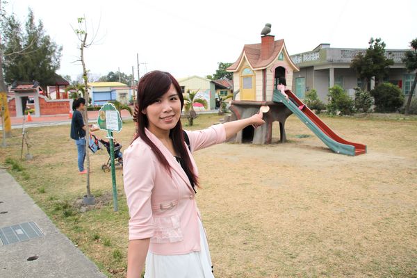 學甲蜀葵花季:【台南景點】學甲蜀葵花季~過港子風華再現/LOVE造景/蜀葵花海/三合院矮房彩繪和創意布置