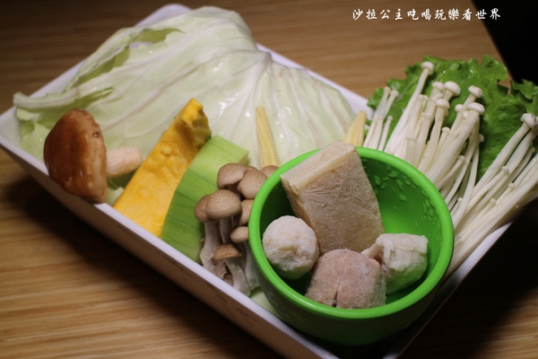 鬼椒一番麻辣小火鍋(台北板橋總店)：板橋人氣火鍋『鬼椒一番鍋(二代店)-板橋店』捷運江子翠站/麻辣鍋/蒜香鯷魚/乾拌麵