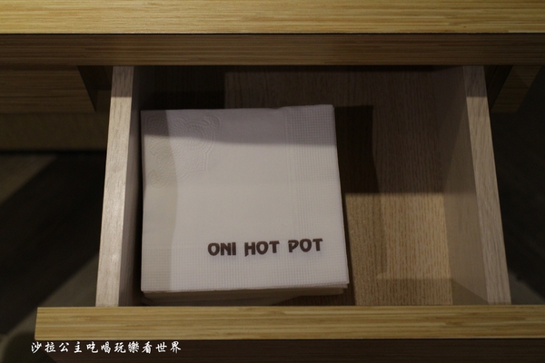 鬼椒一番麻辣小火鍋(台北板橋總店)：板橋人氣火鍋『鬼椒一番鍋(二代店)-板橋店』捷運江子翠站/麻辣鍋/蒜香鯷魚/乾拌麵