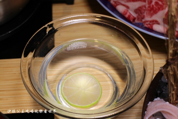 鬼椒一番麻辣小火鍋(台北板橋總店)：板橋人氣火鍋『鬼椒一番鍋(二代店)-板橋店』捷運江子翠站/麻辣鍋/蒜香鯷魚/乾拌麵