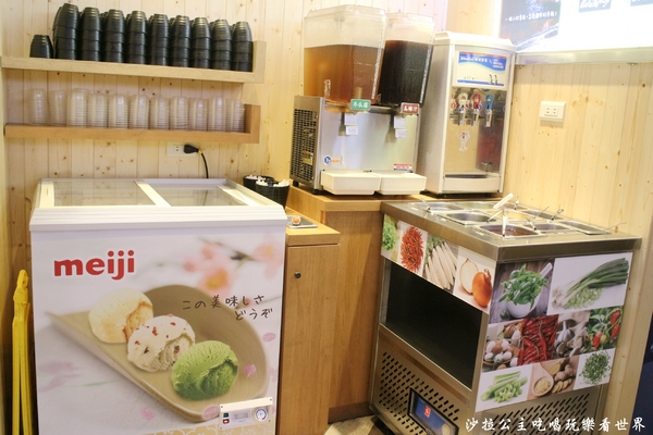 鬼椒一番麻辣小火鍋(台北板橋總店)：板橋人氣火鍋『鬼椒一番鍋(二代店)-板橋店』捷運江子翠站/麻辣鍋/蒜香鯷魚/乾拌麵