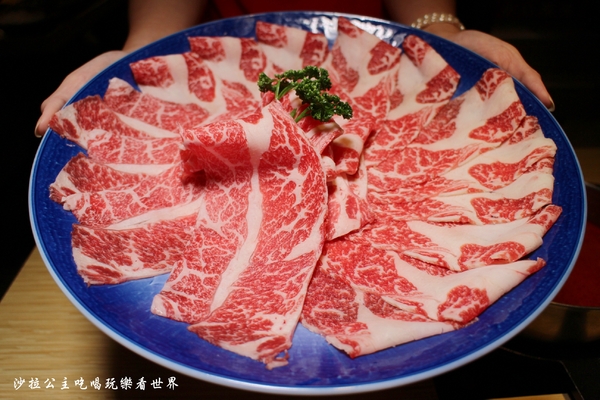 鬼椒一番麻辣小火鍋(台北板橋總店)：板橋人氣火鍋『鬼椒一番鍋(二代店)-板橋店』捷運江子翠站/麻辣鍋/蒜香鯷魚/乾拌麵