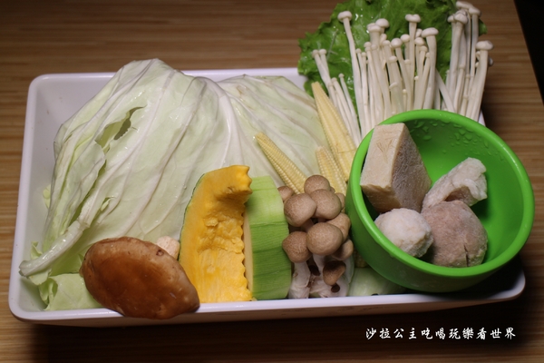 鬼椒一番麻辣小火鍋(台北板橋總店)：板橋人氣火鍋『鬼椒一番鍋(二代店)-板橋店』捷運江子翠站/麻辣鍋/蒜香鯷魚/乾拌麵