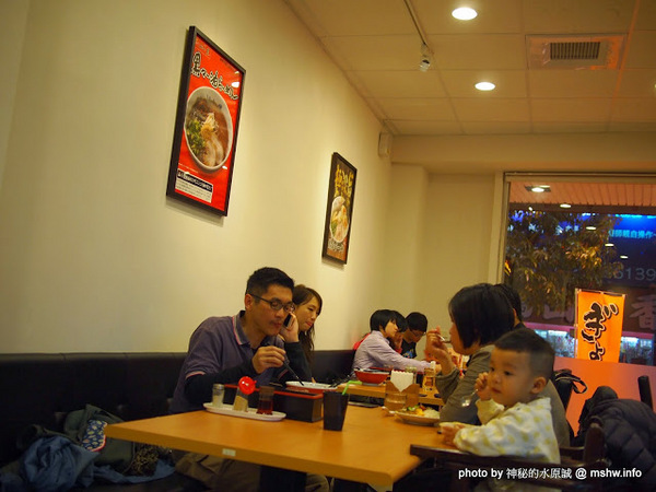 山小屋拉風拉麵：【食記】台中Yamagoya Ramen山小屋-筑豐拉麵@西區 : 還好沒有需要到翻桌~口中暗罵"這山小"的程度…值得一試囉!