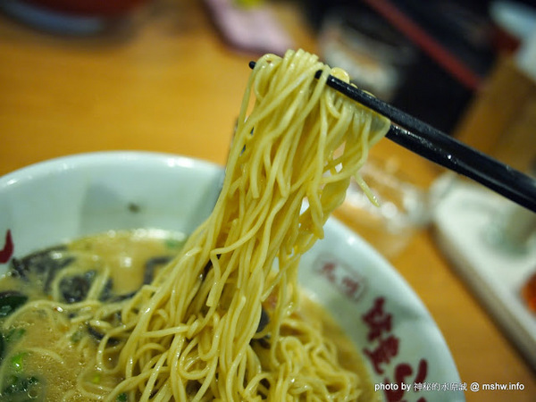 山小屋拉風拉麵：【食記】台中Yamagoya Ramen山小屋-筑豐拉麵@西區 : 還好沒有需要到翻桌~口中暗罵"這山小"的程度…值得一試囉!