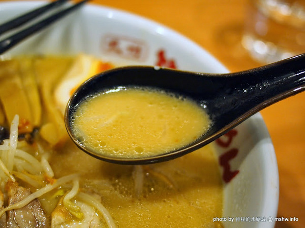 山小屋拉風拉麵：【食記】台中Yamagoya Ramen山小屋-筑豐拉麵@西區 : 還好沒有需要到翻桌~口中暗罵"這山小"的程度…值得一試囉!