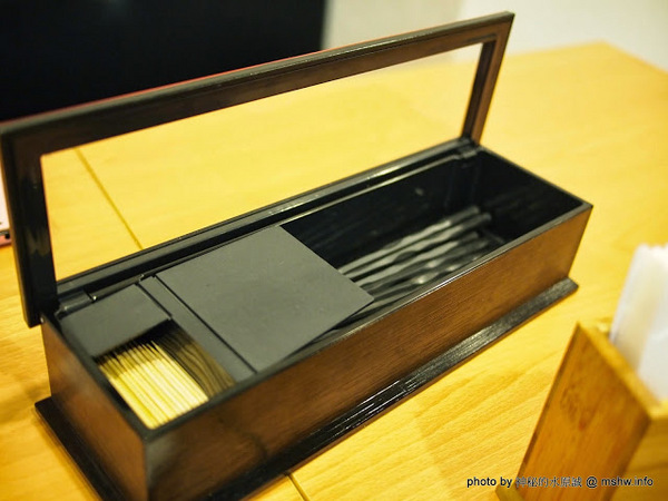 山小屋拉風拉麵：【食記】台中Yamagoya Ramen山小屋-筑豐拉麵@西區 : 還好沒有需要到翻桌~口中暗罵"這山小"的程度…值得一試囉!