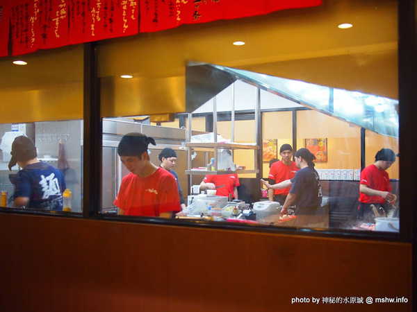 山小屋拉風拉麵：【食記】台中Yamagoya Ramen山小屋-筑豐拉麵@西區 : 還好沒有需要到翻桌~口中暗罵"這山小"的程度…值得一試囉!
