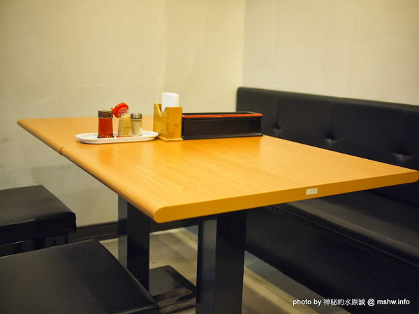 山小屋拉風拉麵：【食記】台中Yamagoya Ramen山小屋-筑豐拉麵@西區 : 還好沒有需要到翻桌~口中暗罵"這山小"的程度…值得一試囉!