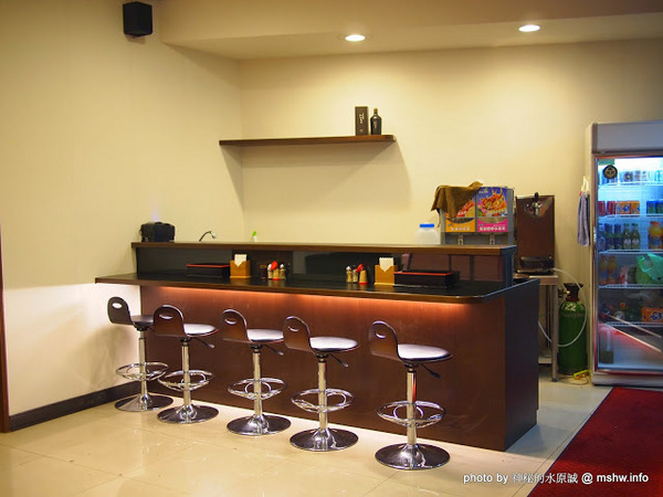 山小屋拉風拉麵：【食記】台中Yamagoya Ramen山小屋-筑豐拉麵@西區 : 還好沒有需要到翻桌~口中暗罵"這山小"的程度…值得一試囉!