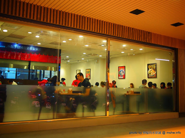 山小屋拉風拉麵：【食記】台中Yamagoya Ramen山小屋-筑豐拉麵@西區 : 還好沒有需要到翻桌~口中暗罵"這山小"的程度…值得一試囉!