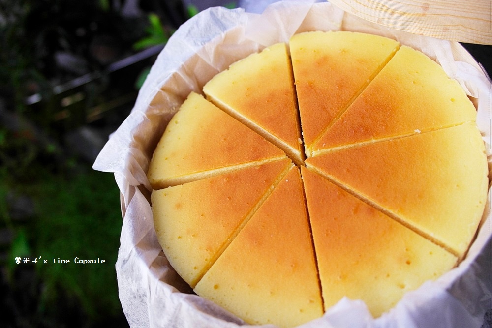 肉燥和蝦米香味撲鼻的鹹蛋糕，大龍家風味蛋糕店~還有香濃的起司蛋糕!