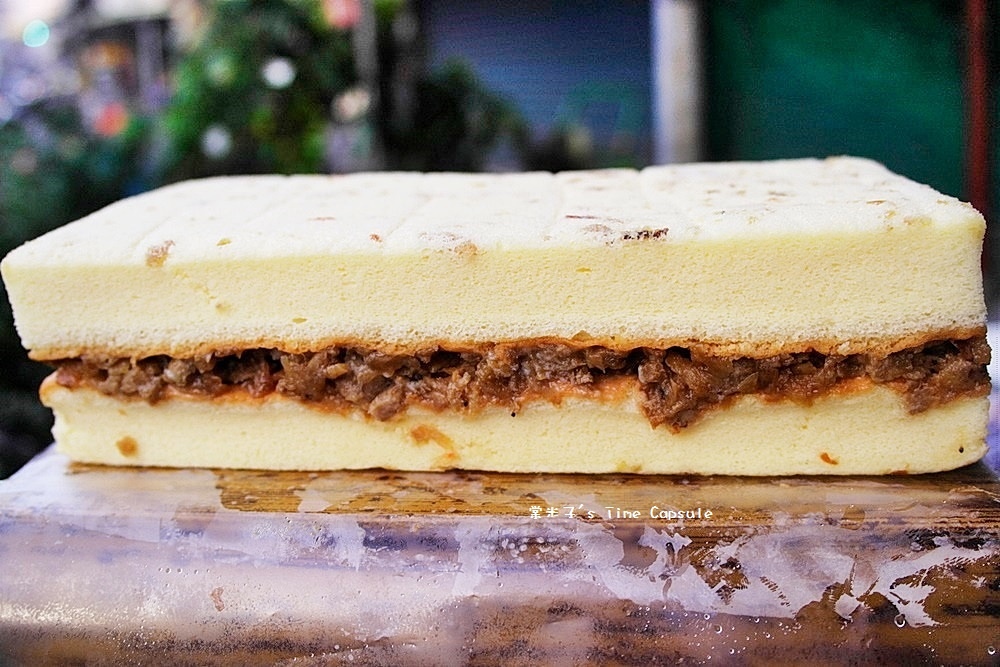 肉燥和蝦米香味撲鼻的鹹蛋糕，大龍家風味蛋糕店~還有香濃的起司蛋糕!