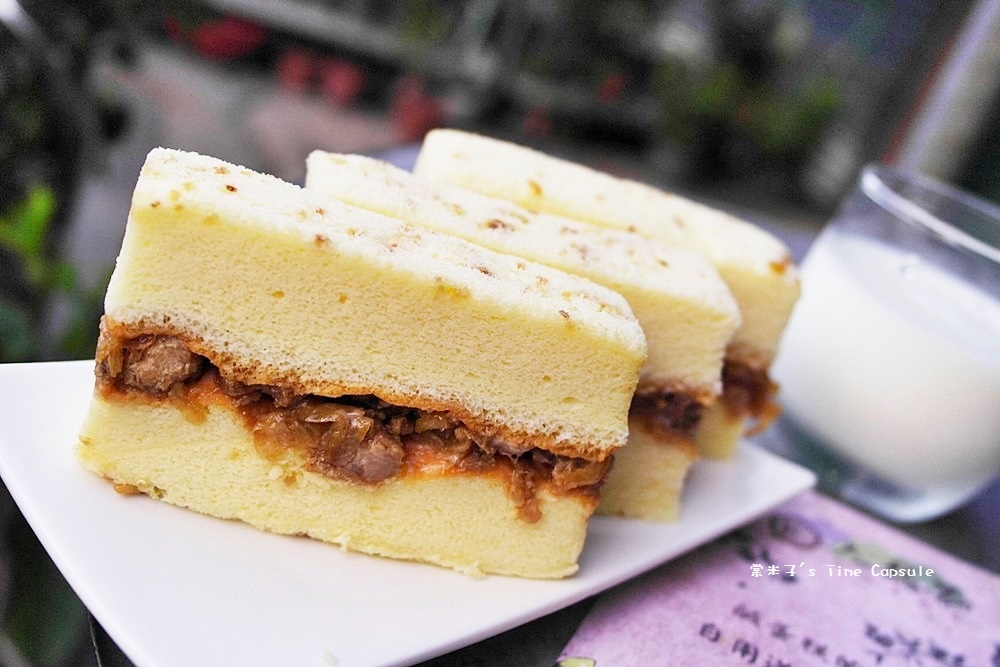 肉燥和蝦米香味撲鼻的鹹蛋糕，大龍家風味蛋糕店~還有香濃的起司蛋糕!