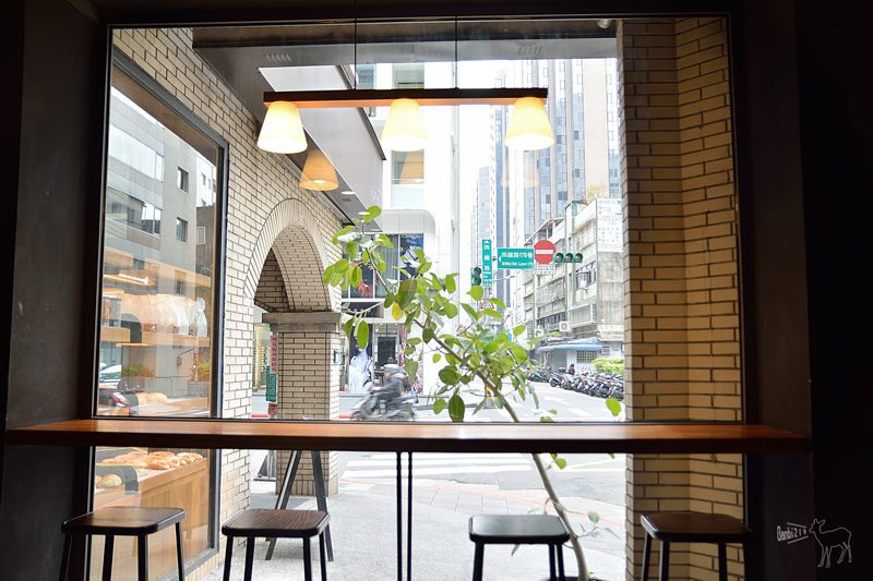 歐風圖書館感:小巴黎人麵包早午餐 餐點 甜點 台北大安捷運科技大樓站 @ Banbi217 美食旅遊 痞客邦 PIXNET DSC_0089.jpg