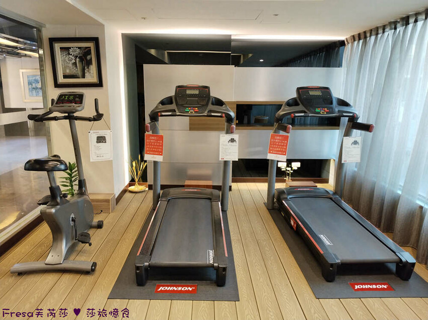 台中市西屯區台中飯店【文華道會館】逢甲夜市商圈吃喝玩樂就住這！歐風典雅寬敞房型.免費足浴池超放鬆│中央公園│星享道