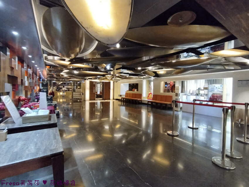 台中市西屯區台中飯店【文華道會館】逢甲夜市商圈吃喝玩樂就住這！歐風典雅寬敞房型.免費足浴池超放鬆│中央公園│星享道