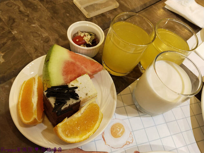 台中市西屯區台中飯店【文華道會館】逢甲夜市商圈吃喝玩樂就住這！歐風典雅寬敞房型.免費足浴池超放鬆│中央公園│星享道