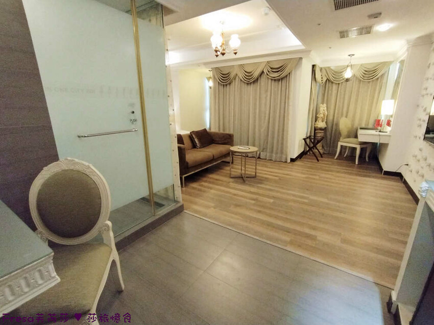 台中市西屯區台中飯店【文華道會館】逢甲夜市商圈吃喝玩樂就住這！歐風典雅寬敞房型.免費足浴池超放鬆│中央公園│星享道