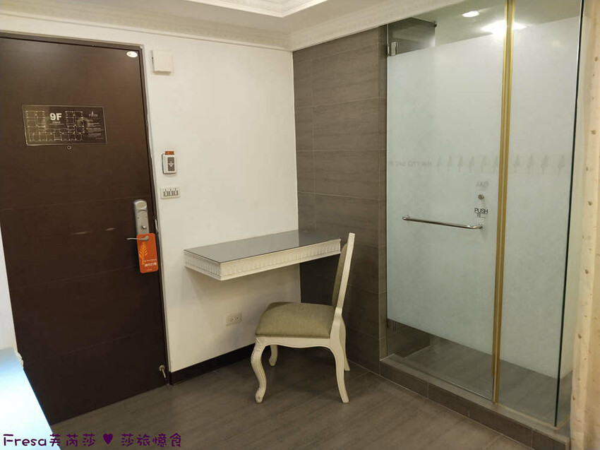 台中市西屯區台中飯店【文華道會館】逢甲夜市商圈吃喝玩樂就住這！歐風典雅寬敞房型.免費足浴池超放鬆│中央公園│星享道