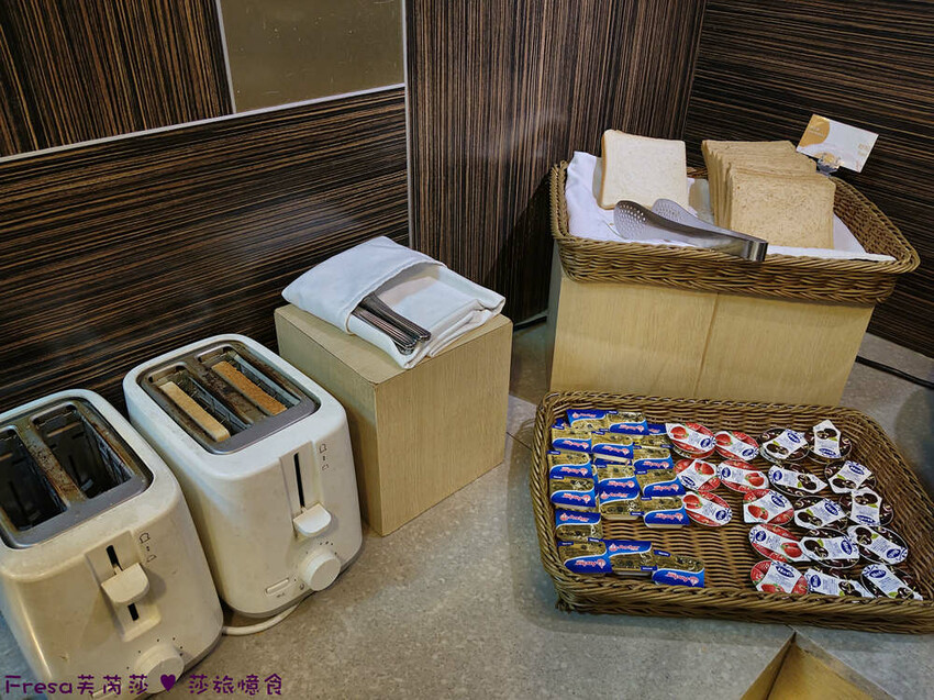 台中市西屯區台中飯店【文華道會館】逢甲夜市商圈吃喝玩樂就住這！歐風典雅寬敞房型.免費足浴池超放鬆│中央公園│星享道