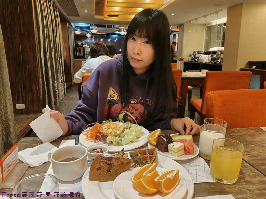 台中市西屯區台中飯店【文華道會館】逢甲夜市商圈吃喝玩樂就住這！歐風典雅寬敞房型.免費足浴池超放鬆│中央公園│星享道