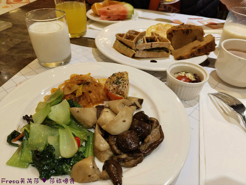 台中市西屯區台中飯店【文華道會館】逢甲夜市商圈吃喝玩樂就住這！歐風典雅寬敞房型.免費足浴池超放鬆│中央公園│星享道